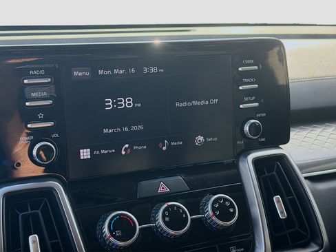 Used 2023 Kia Sorento LX image 12