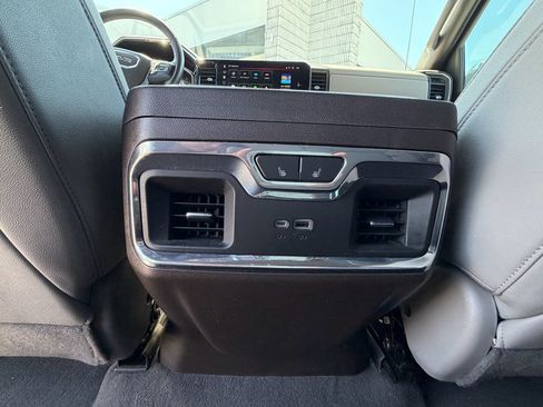 Used 2023 GMC Sierra 1500 SLT w/ SLT Premium Plus Package AWD/4WD image 19