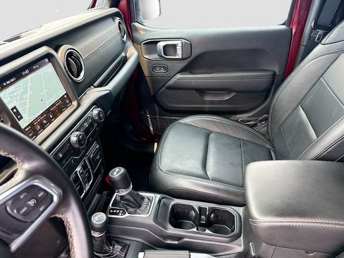 Used 2022 Jeep Wrangler Unlimited Sahara AWD/4WD image 26