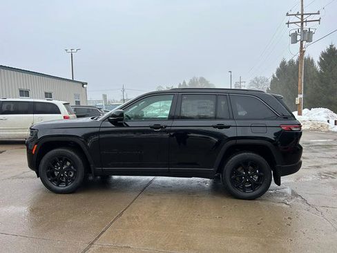 New 2026 Jeep Grand Cherokee Altitude image 6