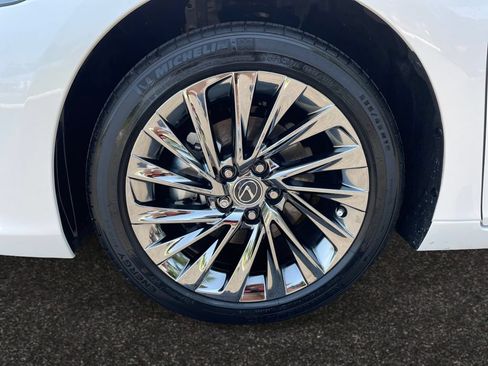 Used 2025 Lexus ES 300h Ultra Luxury w/ Accessory Package (Z1) FWD image 13