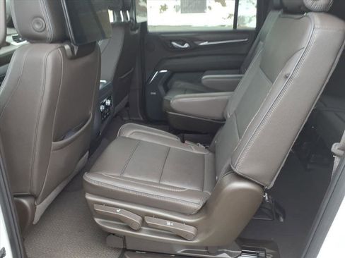 Used 2024 GMC Yukon XL Denali w/ Advanced Technology Package image 13