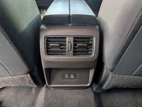 Used 2023 Nissan Rogue SV image 30