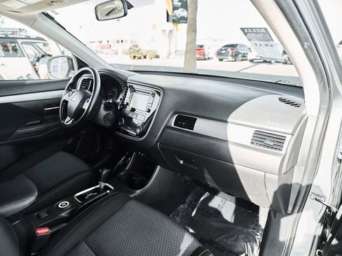 Used 2016 Mitsubishi Outlander SE AWD/4WD image 20