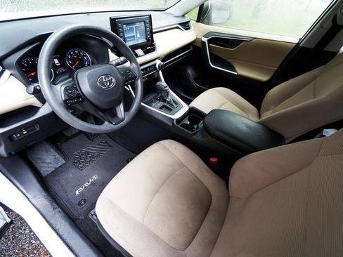 Used 2019 Toyota RAV4 LE image 32