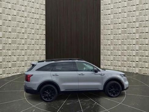 Used 2022 Kia Sorento S w/ Panoramic Sunroof Package AWD/4WD image 3