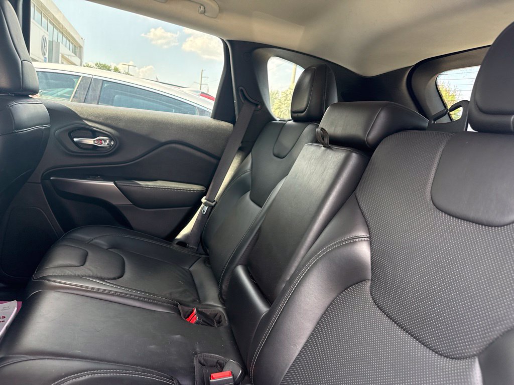 Used 2020 Jeep Cherokee Limited AWD/4WD image 2