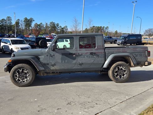 New 2026 Jeep Gladiator Sahara image 4