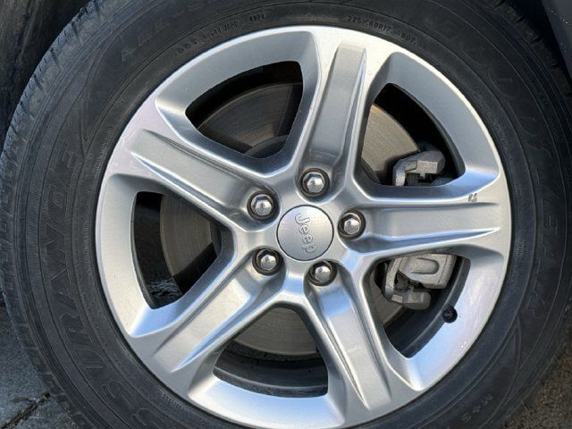 Used 2024 Jeep Compass Latitude AWD/4WD image 9