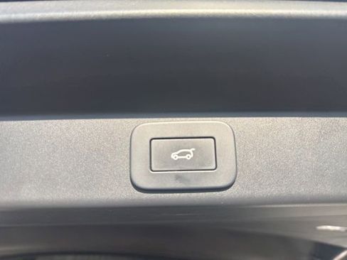 Used 2025 Land Rover Range Rover Sport SE AWD/4WD image 27