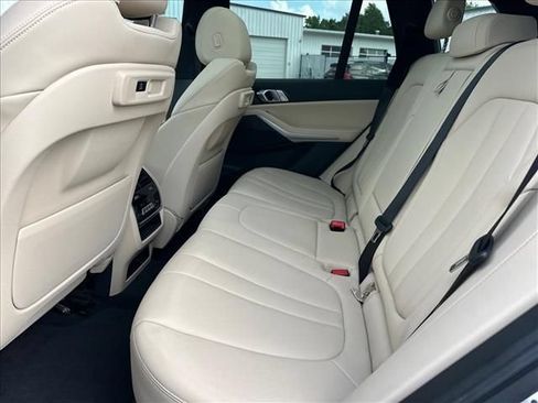 Used 2022 BMW X5 xDrive40i w/ Climate Comfort Package AWD/4WD image 16