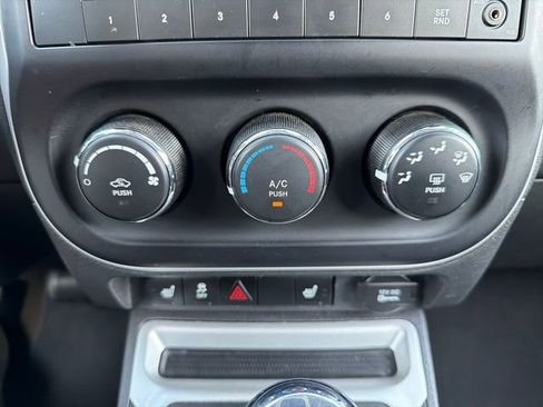 Used 2017 Jeep Compass Latitude image 13