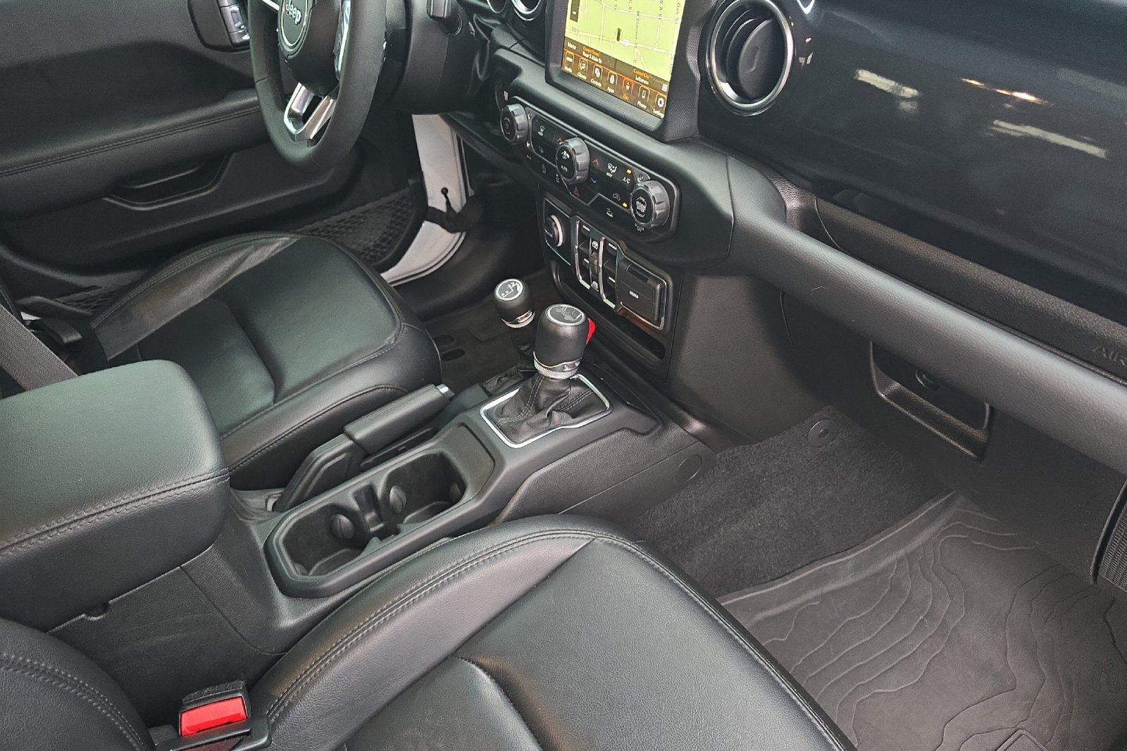Used 2023 Jeep Wrangler Unlimited Sahara AWD/4WD image 13
