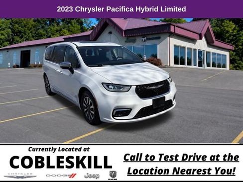 Used 2023 Chrysler Pacifica Limited FWD image 1
