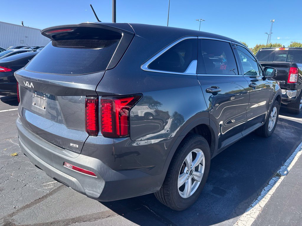 Used 2023 Kia Sorento LX AWD/4WD image 3