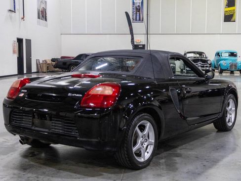 Used 2000 Toyota MR2 RWD image 25