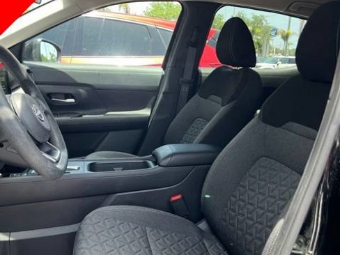 Used 2025 Nissan Kicks SV FWD image 8