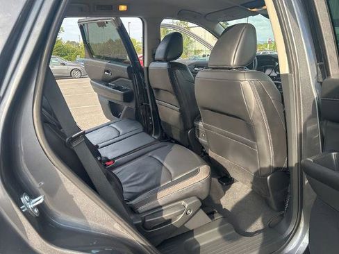 Certified 2025 Nissan Pathfinder SL FWD image 28