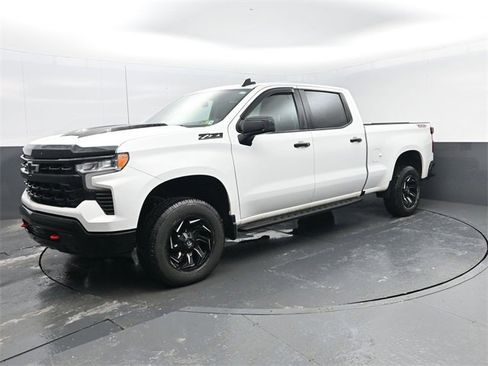 Used 2022 Chevrolet Silverado 1500 LT Trail Boss image 2