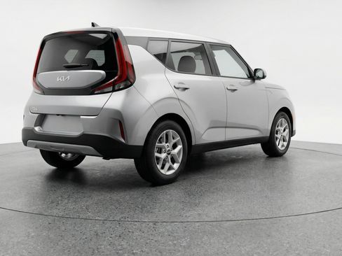 Used 2025 Kia Soul LX w/ LX Technology Package FWD image 9