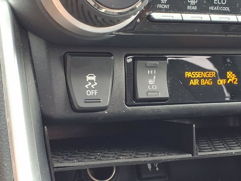 Used 2019 Toyota RAV4 XLE w/ Convenience Package AWD/4WD image 18