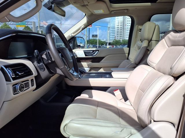 Used 2019 Lincoln Navigator Reserve AWD/4WD image 4
