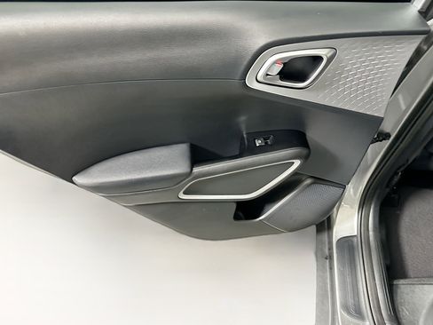 Used 2025 Kia Soul LX w/ LX Technology Package image 24