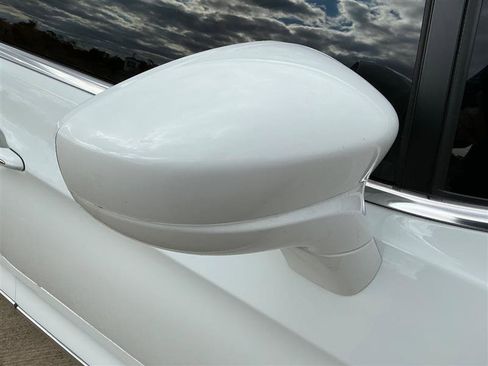 Used 2017 Chrysler Pacifica Touring-L w/ Tire & Wheel Group image 17