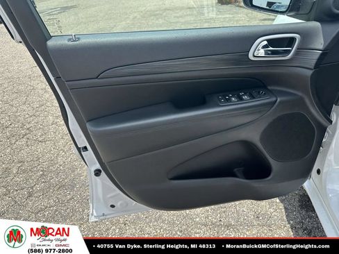 Used 2019 Jeep Grand Cherokee Altitude AWD/4WD image 16