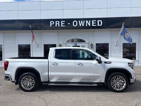 Certified 2022 GMC Sierra 1500 SLT w/ SLT Premium Plus Package AWD/4WD image 4