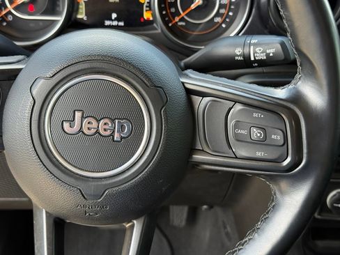 Used 2021 Jeep Gladiator Sport AWD/4WD image 17
