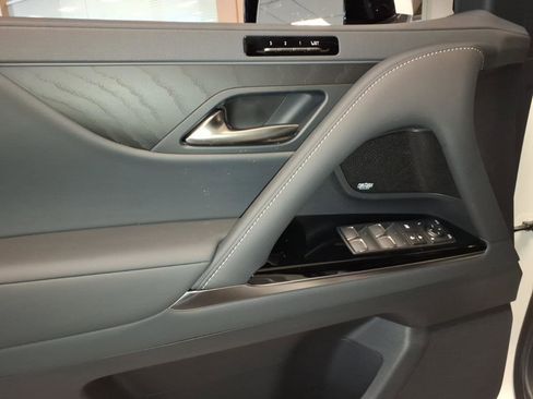 New 2026 Lexus LX 700h Luxury image 4