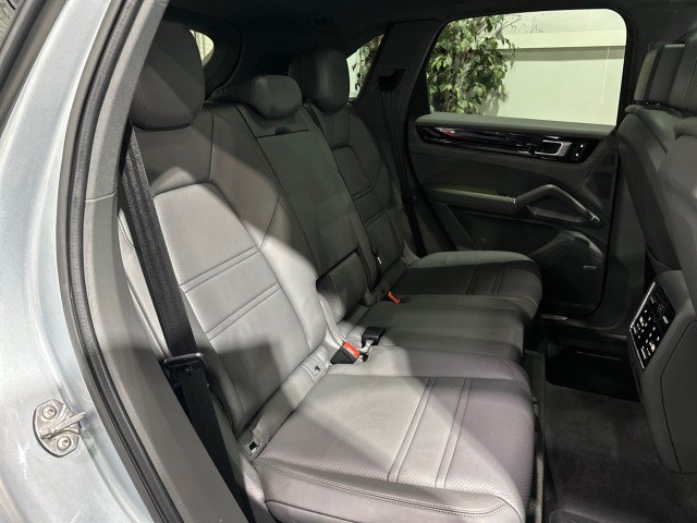 Used 2021 Porsche Cayenne AWD/4WD image 49