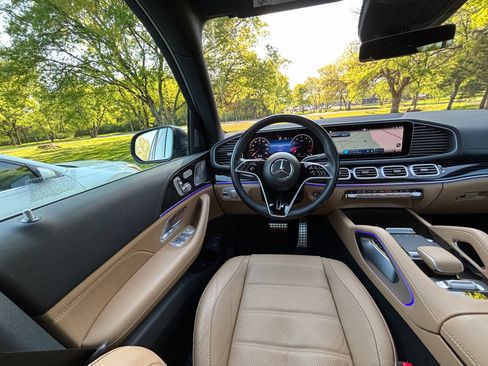 Used 2024 Mercedes-Benz GLS 580 4MATIC image 37