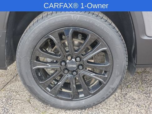 Certified 2022 GMC Acadia SLE w/ Driver Convenience Package FWD image 6