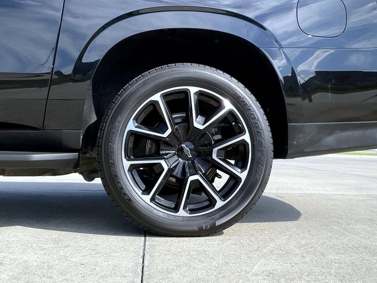 Used 2021 Chevrolet Suburban RST AWD/4WD image 25