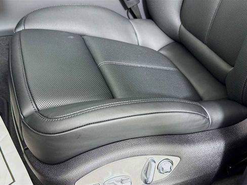 New 2026 Porsche Macan image 13