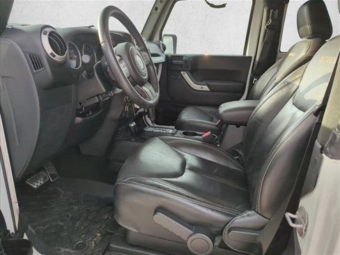 Used 2016 Jeep Wrangler Sahara w/ Connectivity Group image 9