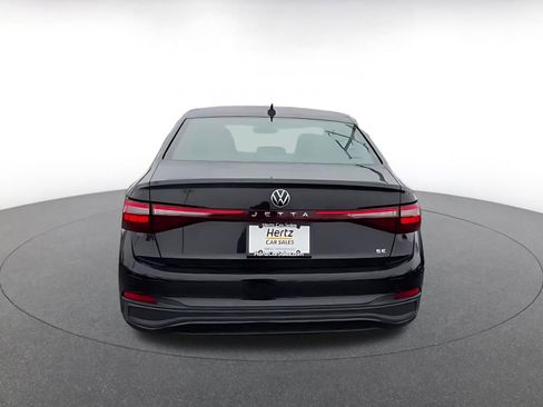 Used 2025 Volkswagen Jetta SE image 12