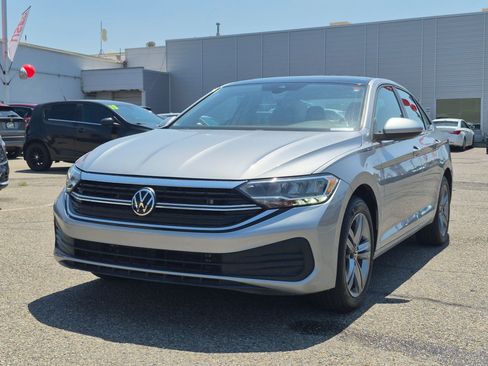 Used 2024 Volkswagen Jetta SE w/ Panoramic Sunroof Package FWD image 11