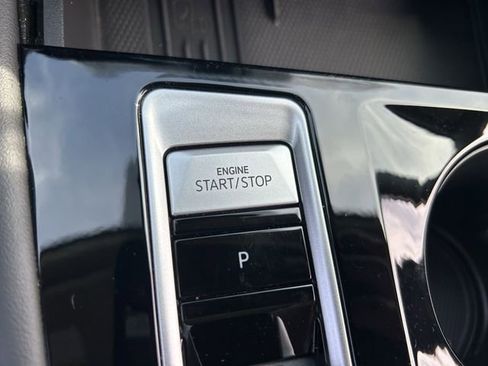 Certified 2025 Volkswagen Atlas Peak Edition SE AWD/4WD image 16