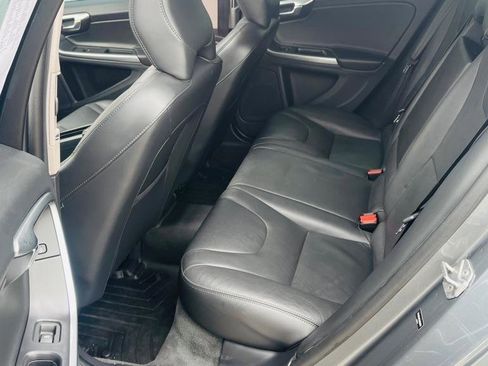 Used 2018 Volvo V60 T5 Cross Country w/ Convenience Package image 18