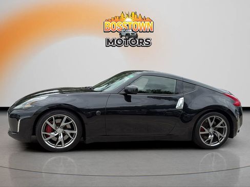 Used 2014 Nissan 370Z Touring w/ Sport Package RWD image 2