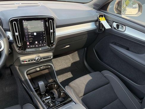 New 2026 Volvo XC40 B5 Ultra w/ Climate Package AWD/4WD image 28