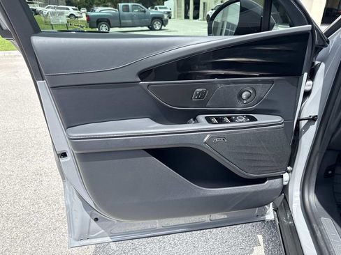 New 2026 Lincoln Nautilus Reserve AWD/4WD image 18