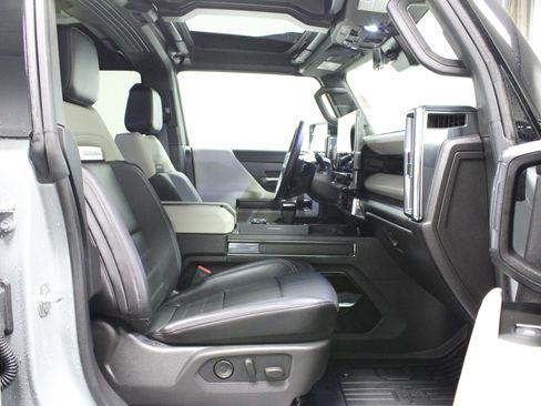 Used 2026 GMC Hummer EV SUV w/ LPO, Dark Essentials Package AWD/4WD image 18