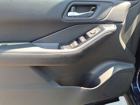 Used 2025 Nissan Rogue SV FWD image 14