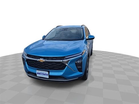 Used 2025 Chevrolet Trax LT w/ Driver Confidence Package image 3