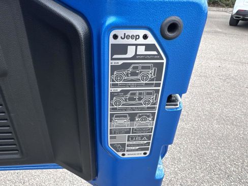 Used 2024 Jeep Wrangler Unlimited Sahara w/ Safety Group image 23