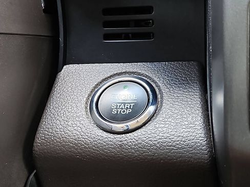 Used 2021 Ford Expedition XLT RWD image 25